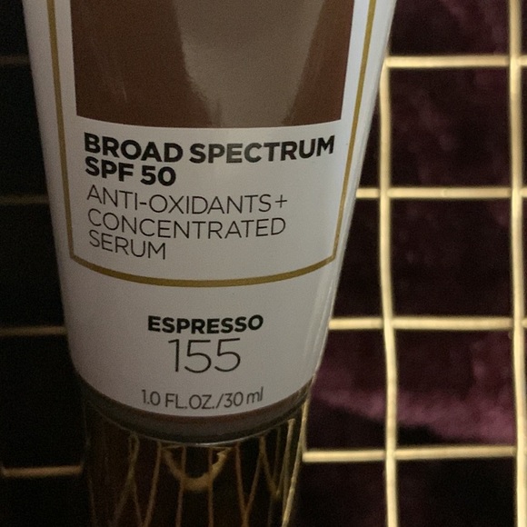 L’Oreal age perfect radiant serum foundation with broadspectrum SPF 30 sunscreen - Picture 4 of 6